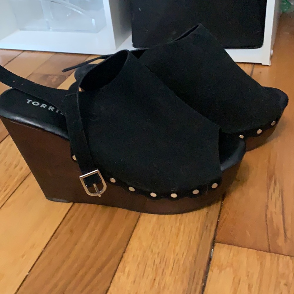 Torrid 11W black platform heels